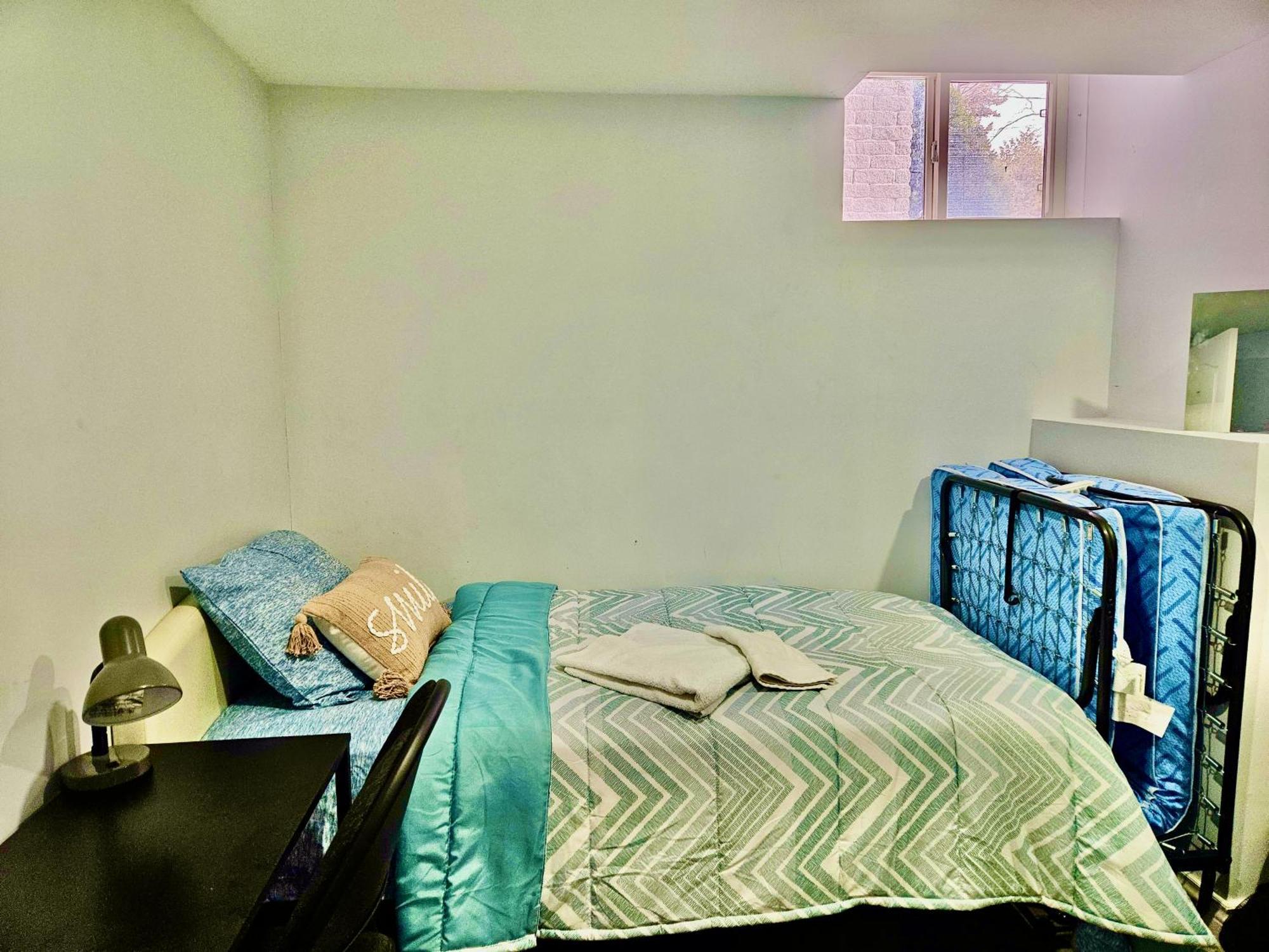 Cozy Room In A Quiet Neighbourhood Toronto Exterior photo